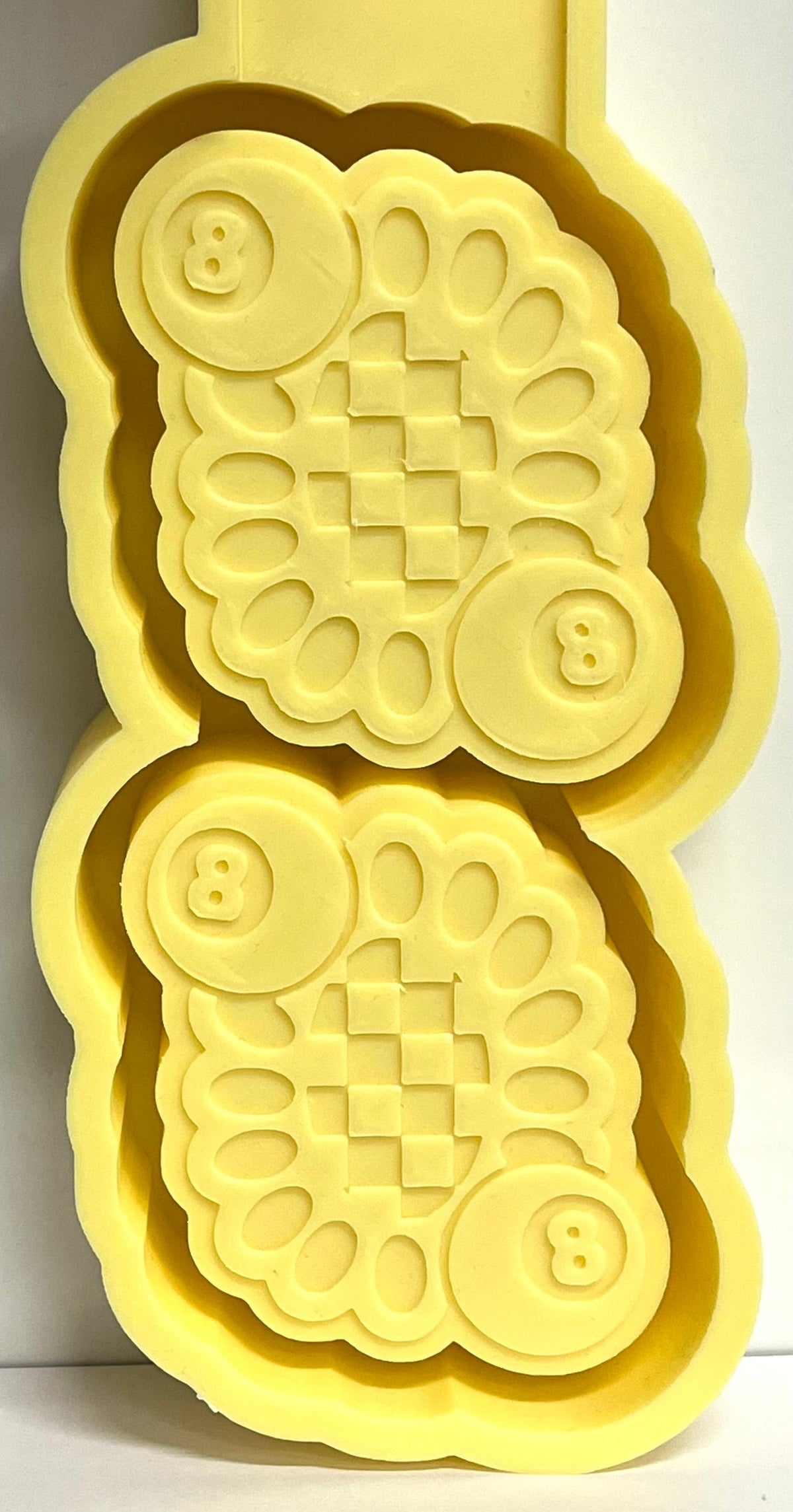 Checkered Conch 8 Ball Mold