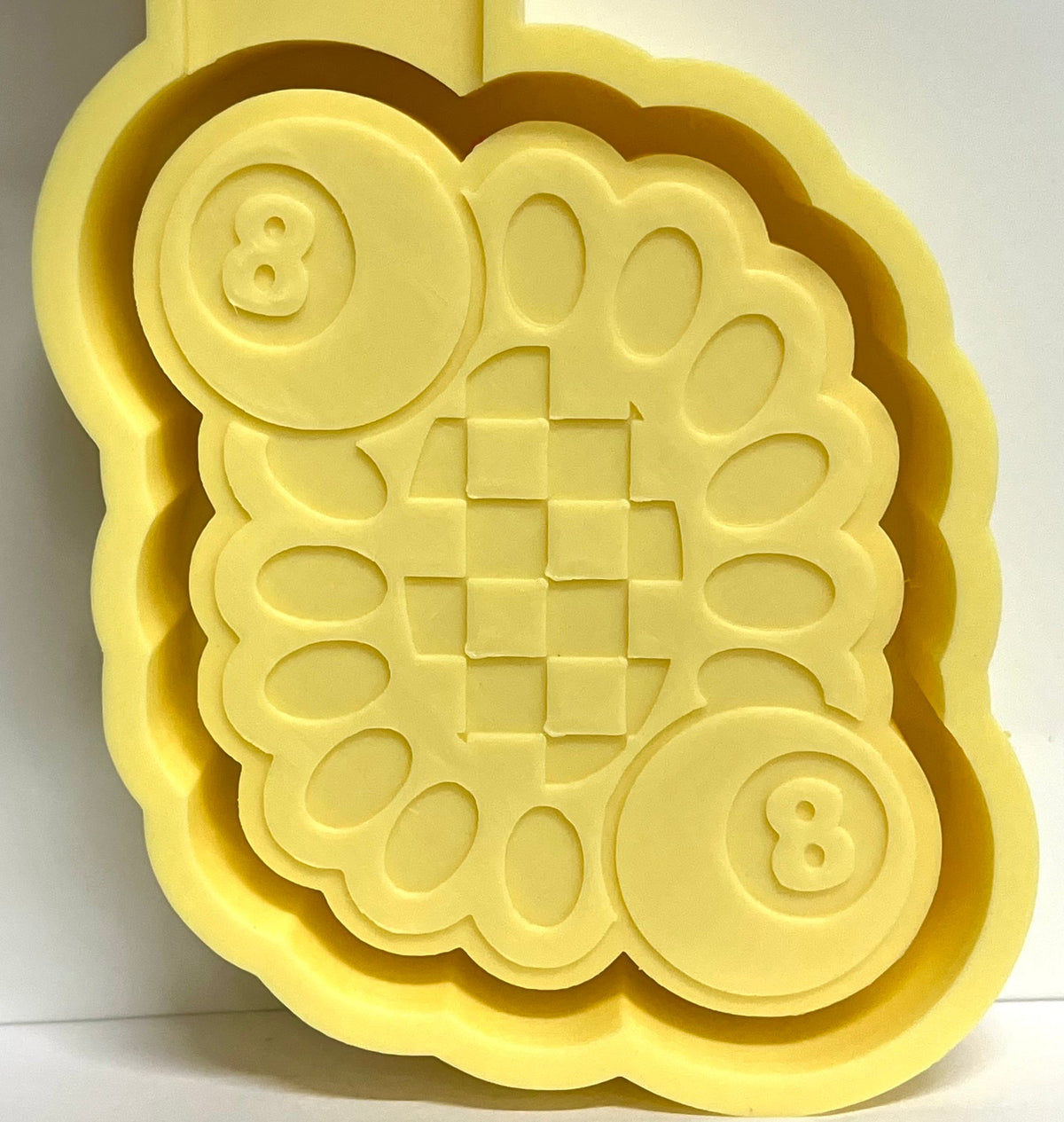 Checkered Conch 8 Ball Mold