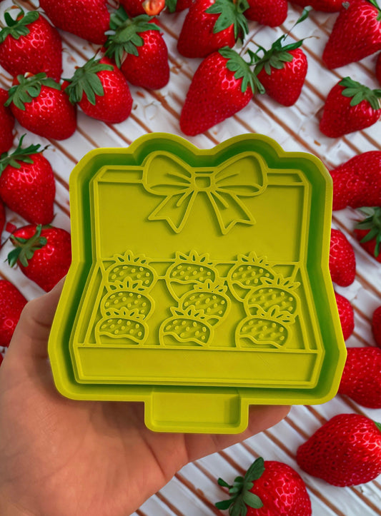 Chocolate covered strawberries box ￼