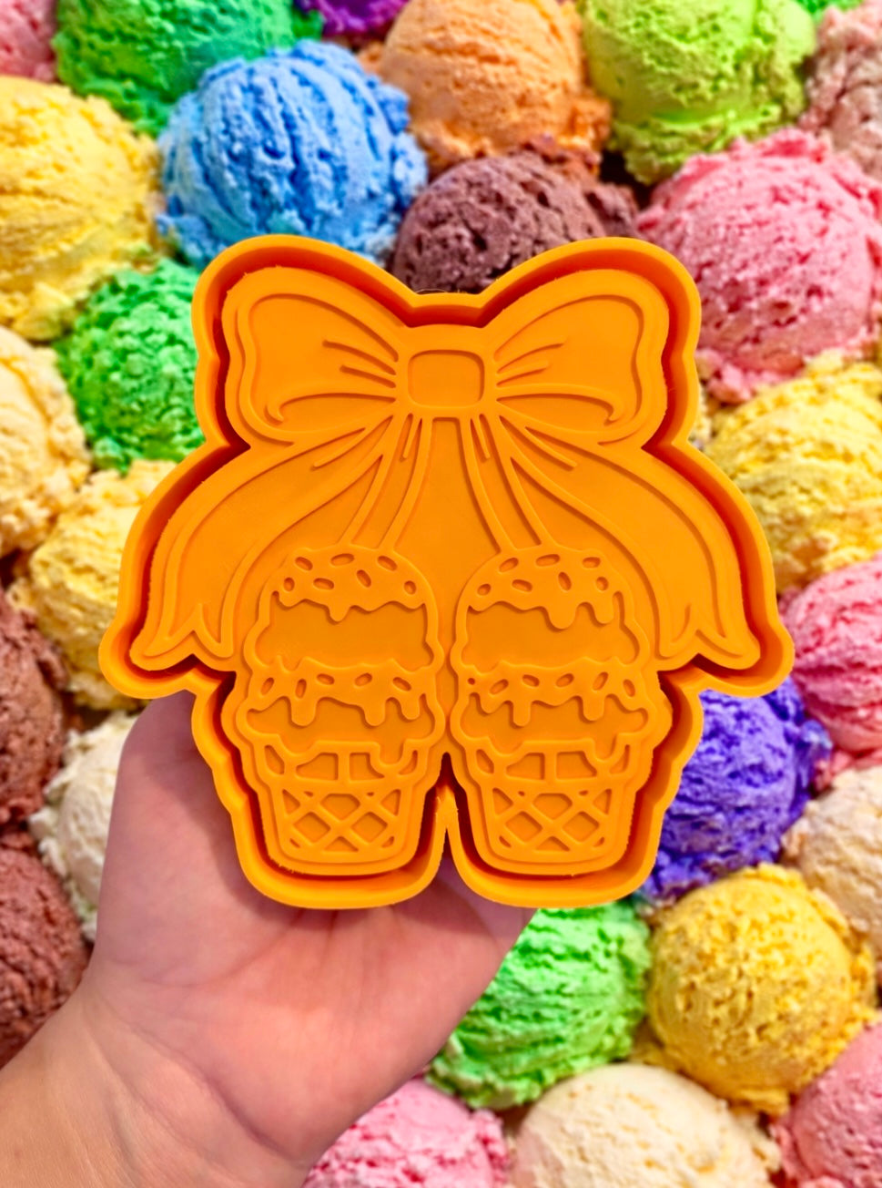 Ice cream scoops with bow