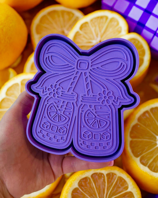 Sweet tea and lemonade bow