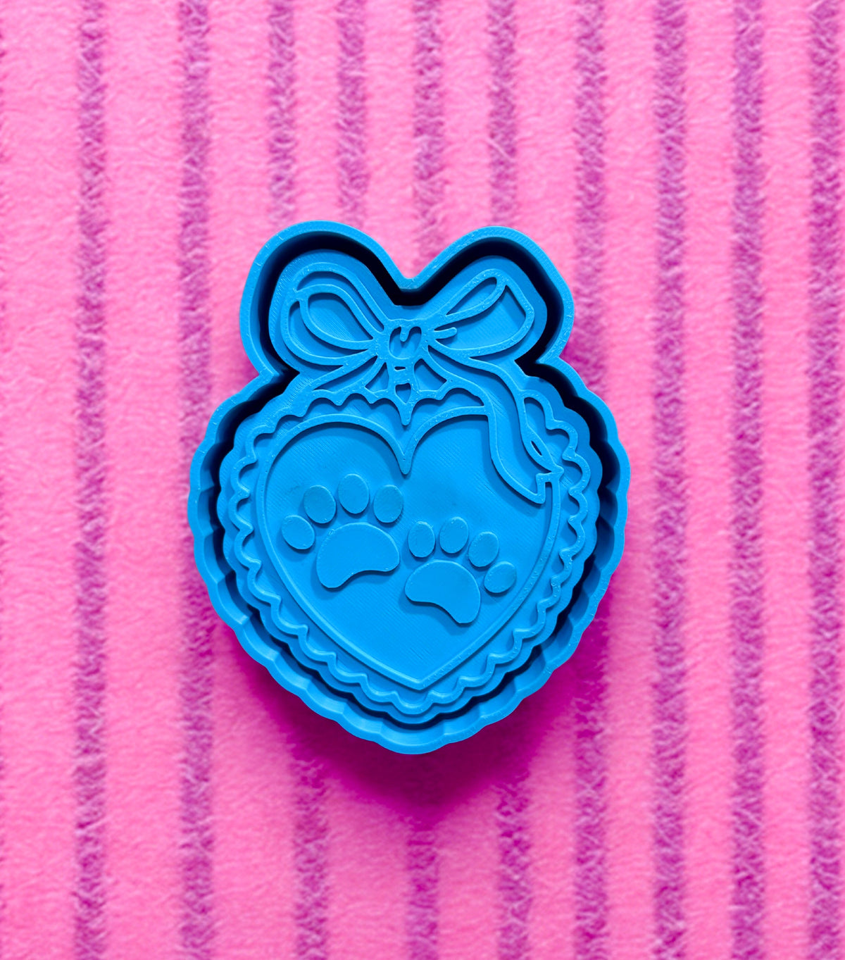 Paw print frame with bow